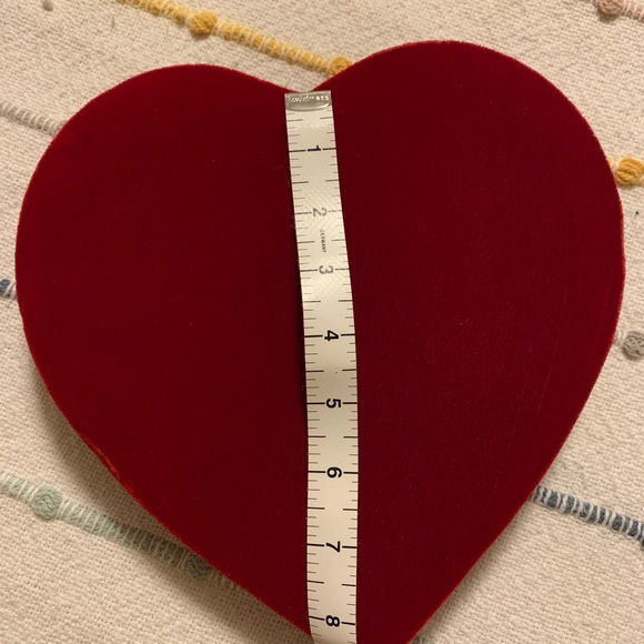 ❤️ Red Velvet Heart-Shaped Candy Box Valentine’s ❤️ - Picture 5 of 6